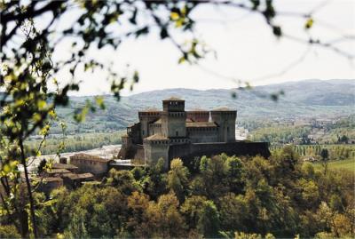 Foto  Scooter elettrico -Castello di Torrechiara