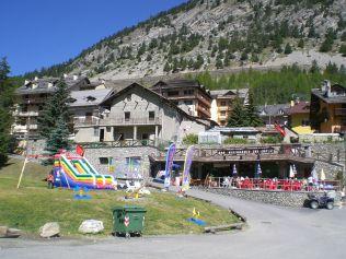 Pictures Ski Lodge-Bar